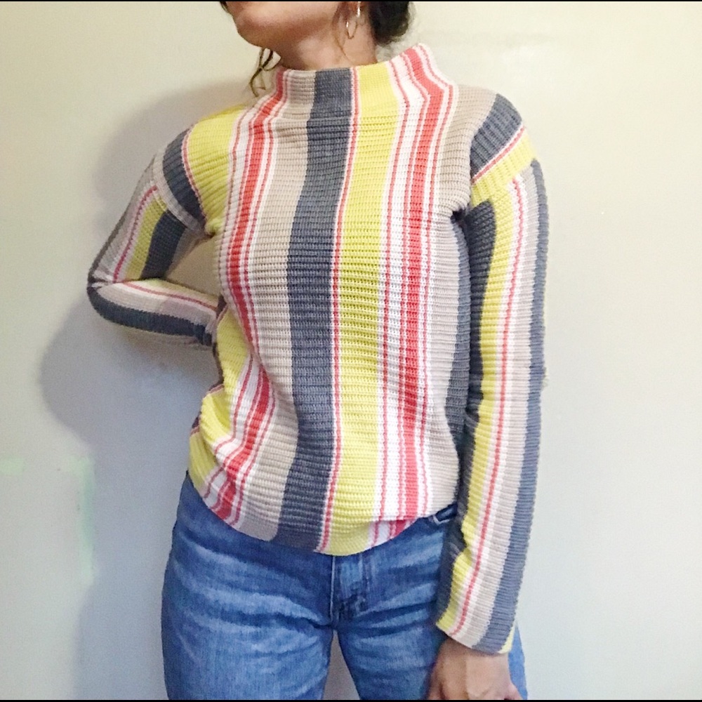 Unique Vertical Striper Turtle Neck